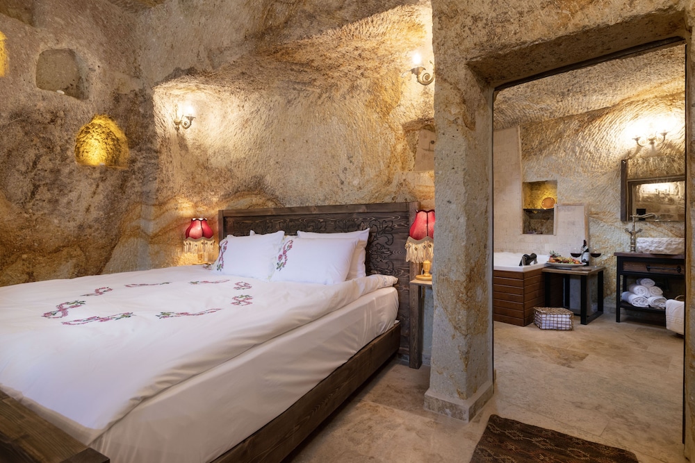 Deluxe Suite - Photo 16