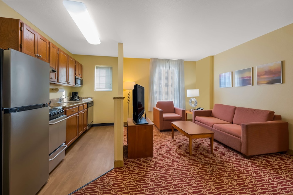 Suite, 1 Queen Bed with Sofa bed, Accessible (Mobility/Hearing Tub One Bedroom) - Photo 5