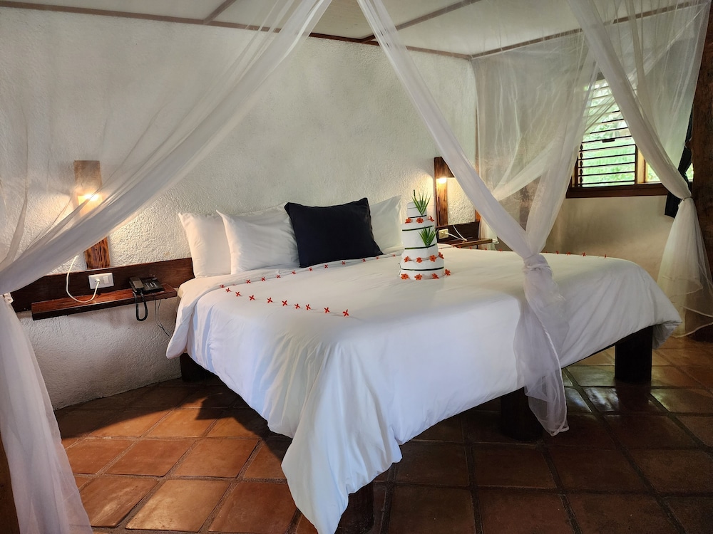 Bungalow, 1 King Bed, Garden View (Adults Only) - Photo 1