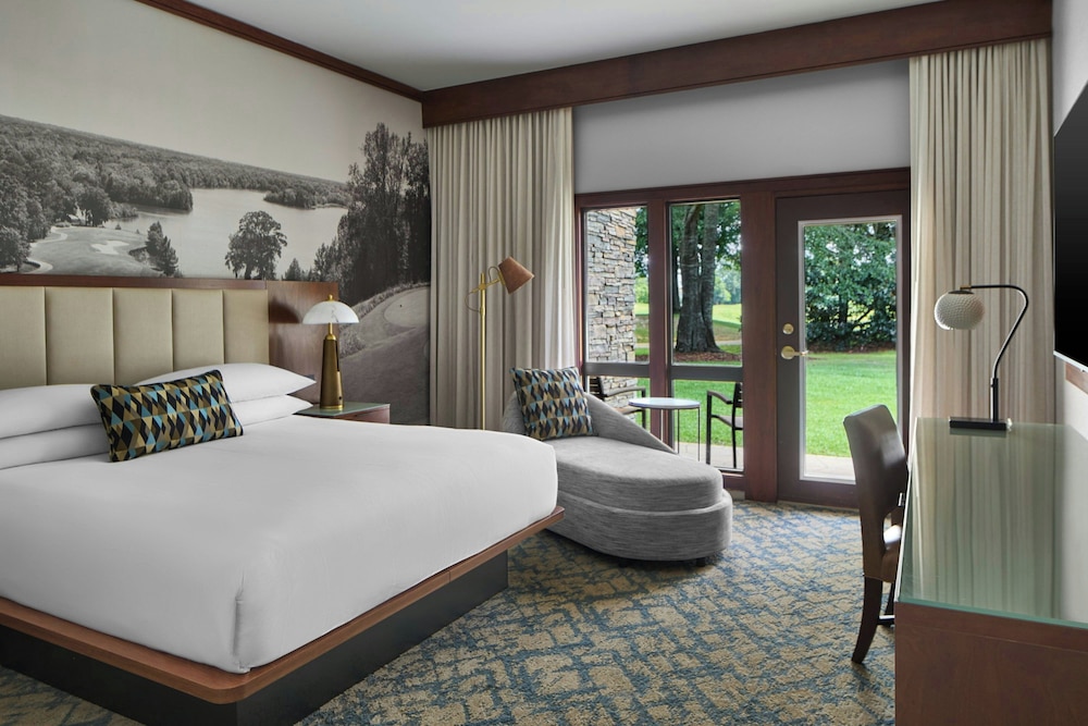 Room, 1 King Bed, Golf View (Hearing Accessible) photo 2