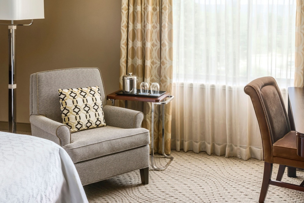 Junior Suite, 1 King Bed with Sofa bed - Photo 4