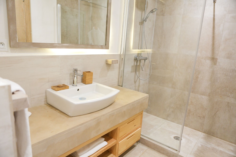 Junior Suite, 1 Double Bed, Non Smoking, Park View photo 3