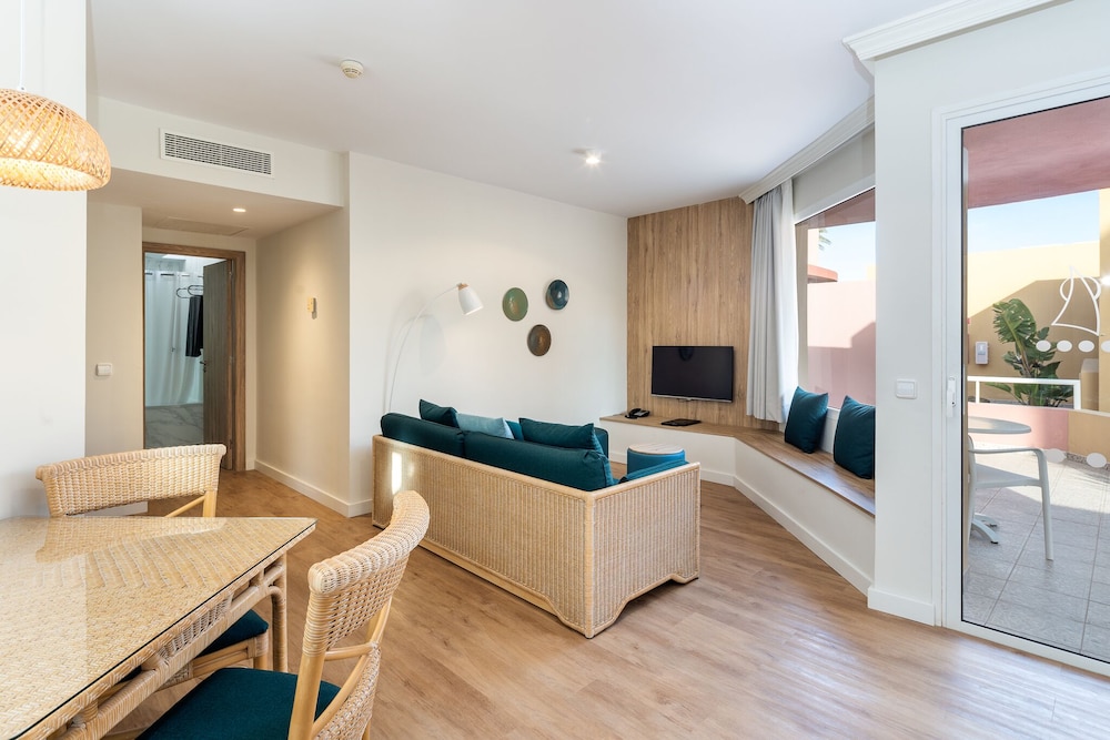 Junior Suite, Terrace, Garden View (1 adult + 3 children) Junior Suite, Terrace, Garden View (1 adult + 3 children)