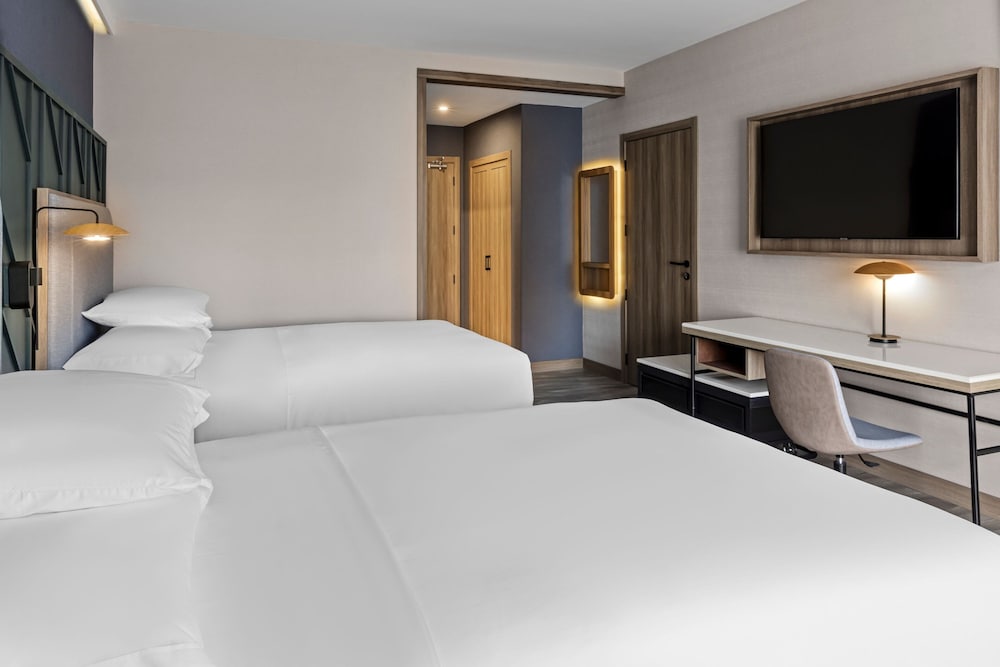 Room, 2 Queen Beds - Photo 6