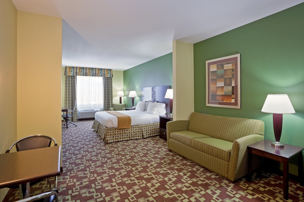 Suite, 1 King Bed with Sofa bed - Photo 4