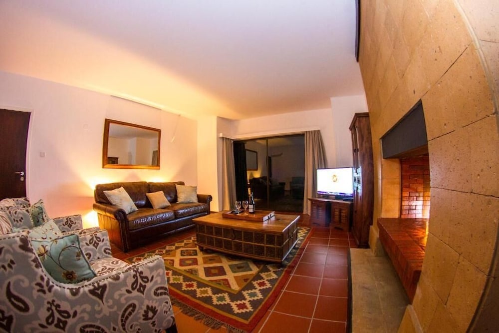 Grand Bungalow photo 3