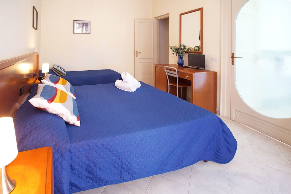 Camera Tripla Classic con bagno privato