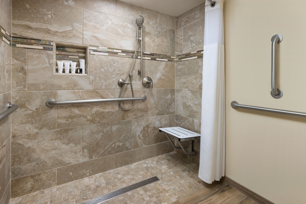 Villa, 1 King Bed, Accessible, Patio (Roll-In Shower)