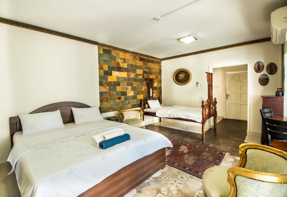 Suite, Garden Area photo 3
