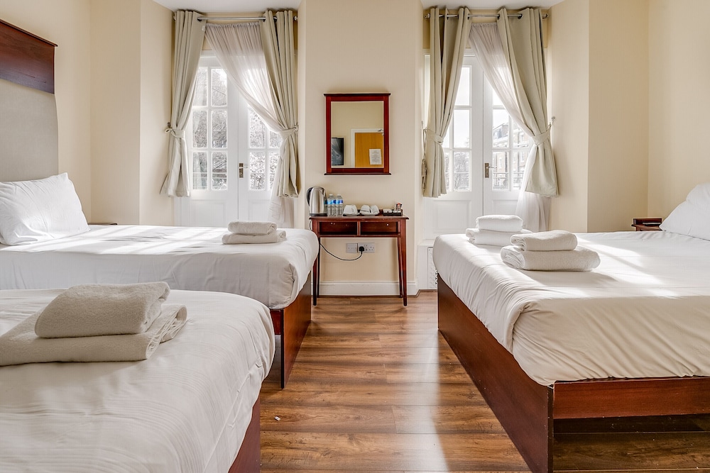 Deluxe Quadruple Room, Ensuite photo 1