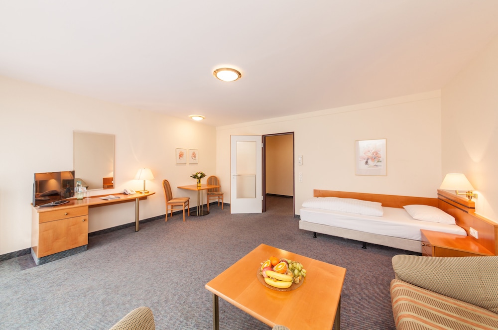 Standard Twin Room - Photo 1