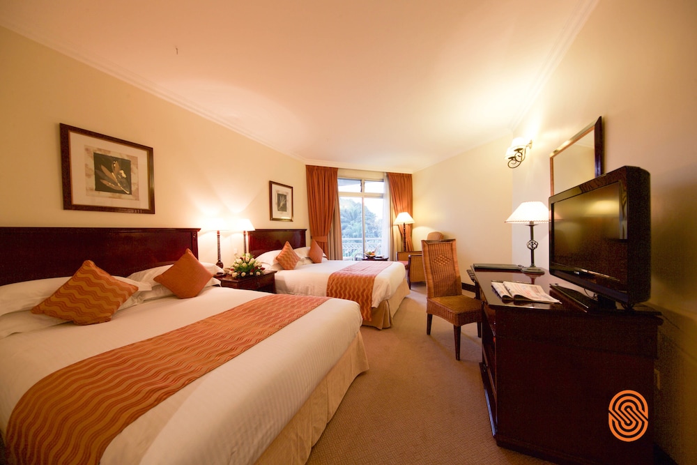 Family Room, 2 Queen Beds, Non Smoking, Pool View photo 1