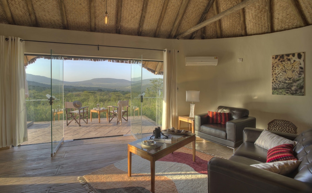 Suite, Balcony