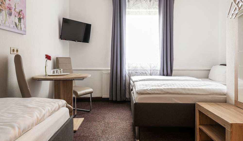 Economy Triple Room