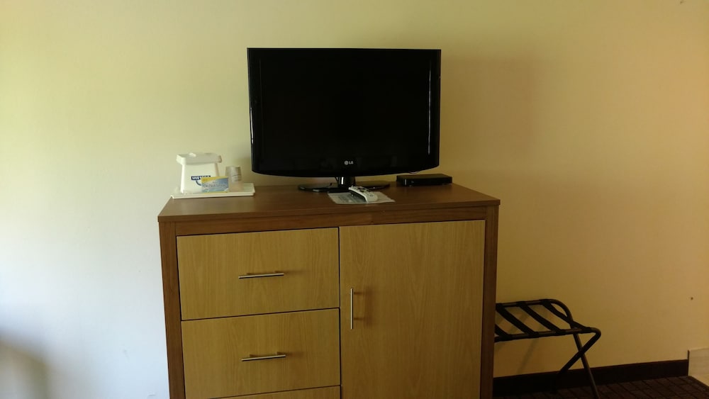 Room, 1 King Bed, Accessible, Non Smoking - Photo 5