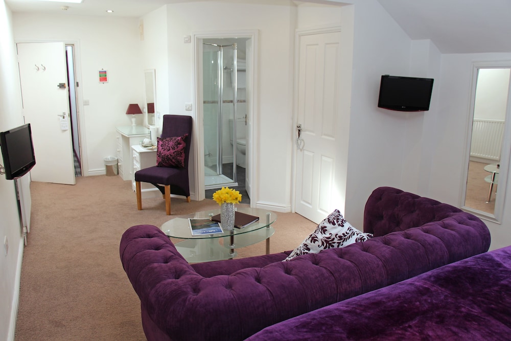Large King Room - Photo 2
