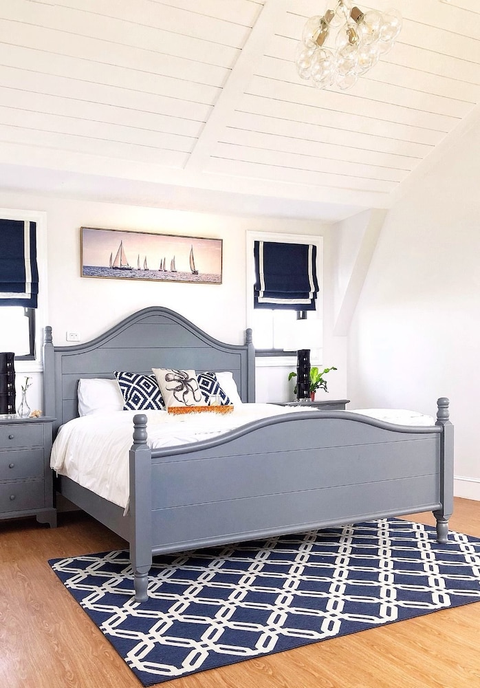 Royal Penthouse, 1 King Bed With Sofa Bed, Hot Tub, Beachside