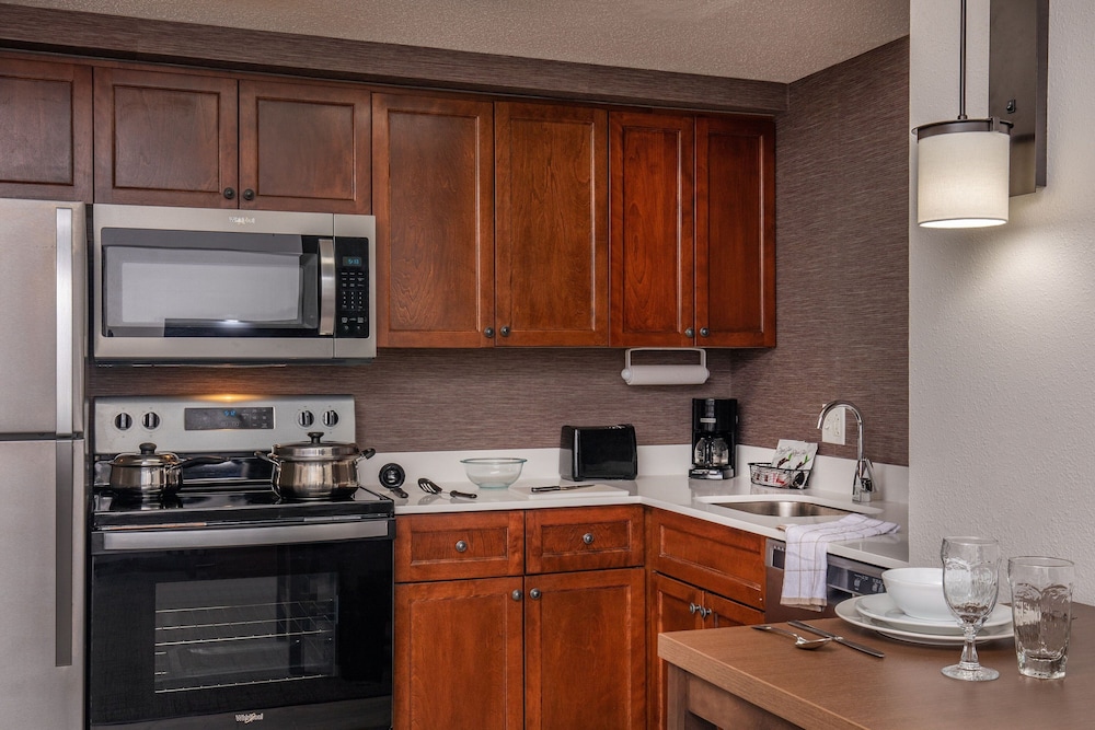 Suite, 2 Bedrooms - Photo 5