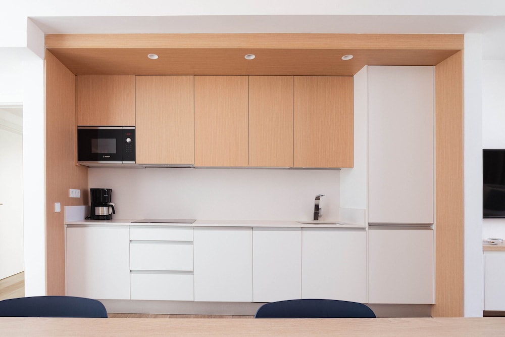 Deluxe Apartment (2 Adults + 1 Child)