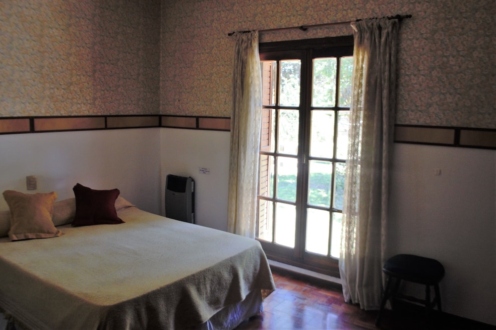 Basic Double Room, 1 Double Bed, Shared Bathroom, Courtyard View photo 1