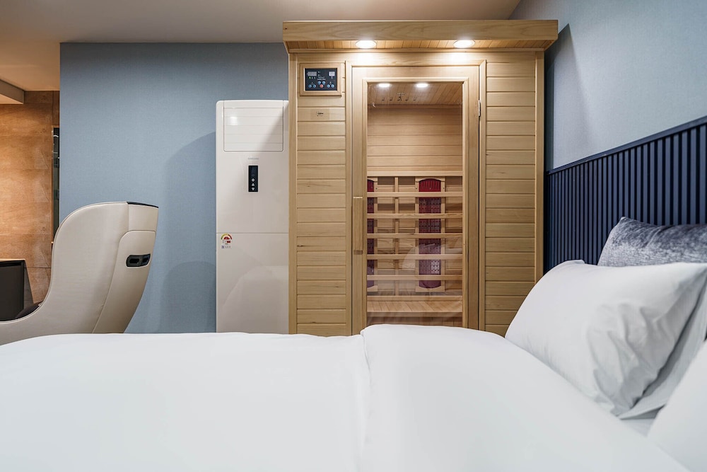 Royal Suite, 1 Queen Bed, Non Smoking, Sauna photo 3