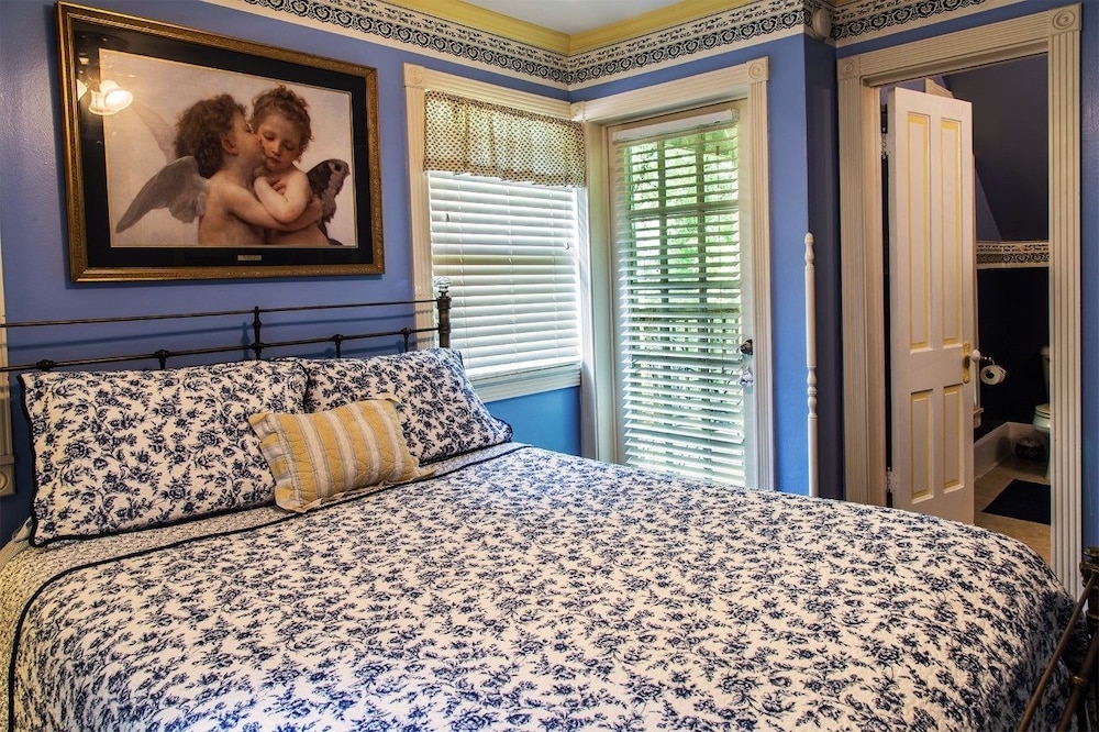 Silent Springs Suite photo 1