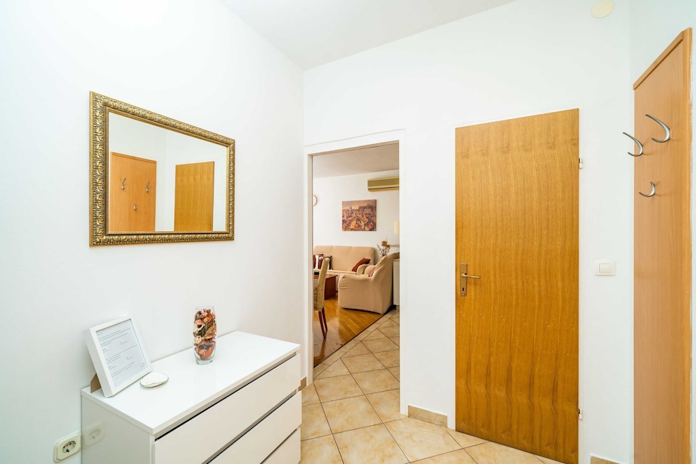 Apartment (One Bedroom Apartment)