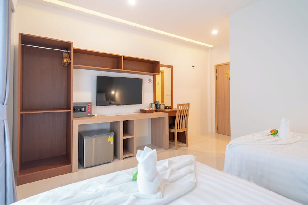 Deluxe Twin Room, Balcony photo 3
