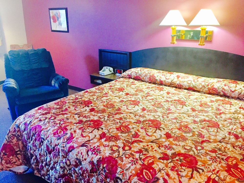 Deluxe Room, 1 King Bed photo 3