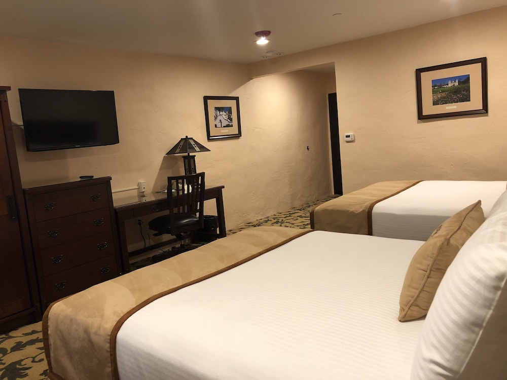 Deluxe Room, 2 Queen Beds - Photo 1