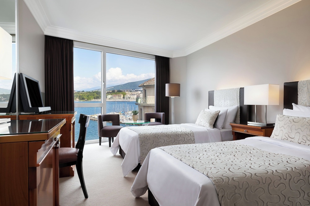 Premium Room, Partial Lake View