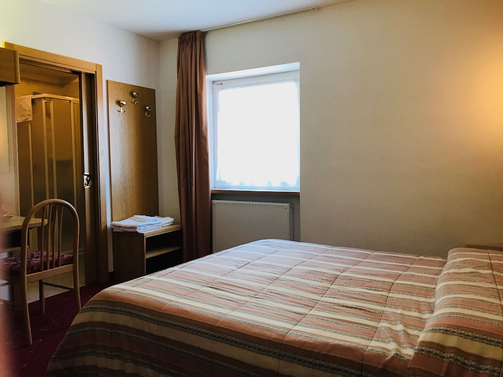 Standard Double or Twin Room photo 1