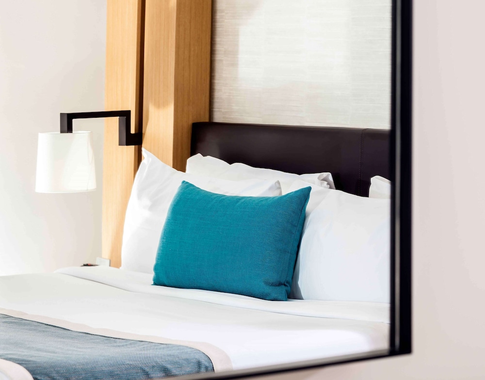 Suite, 1 King Bed, Ocean View (deluxe One Bedroom Suite)