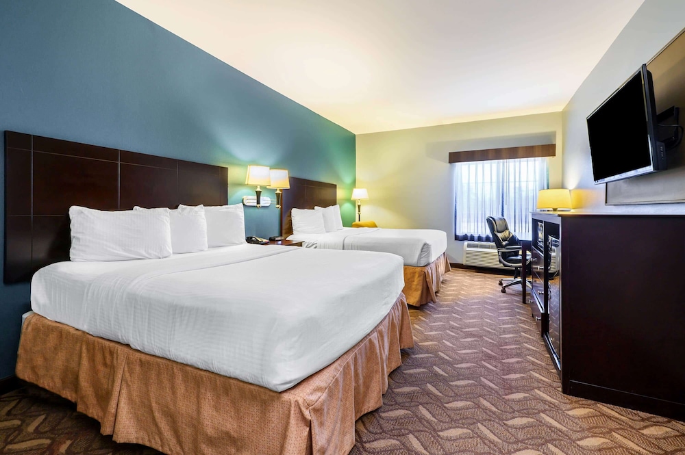 Room, 2 Queen Beds, Non Smoking - Photo 1