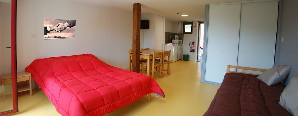 Basic Room, Multiple Beds, Mountain View photo 3