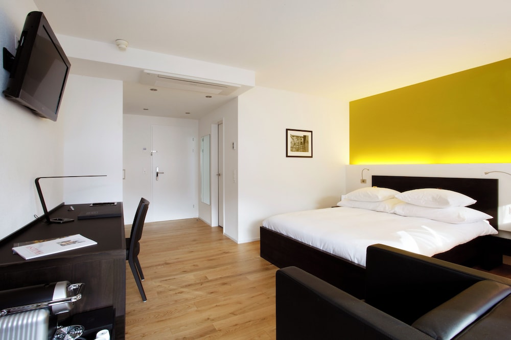 Superior - Room, 1 Queen Bed, Air Condition photo 3