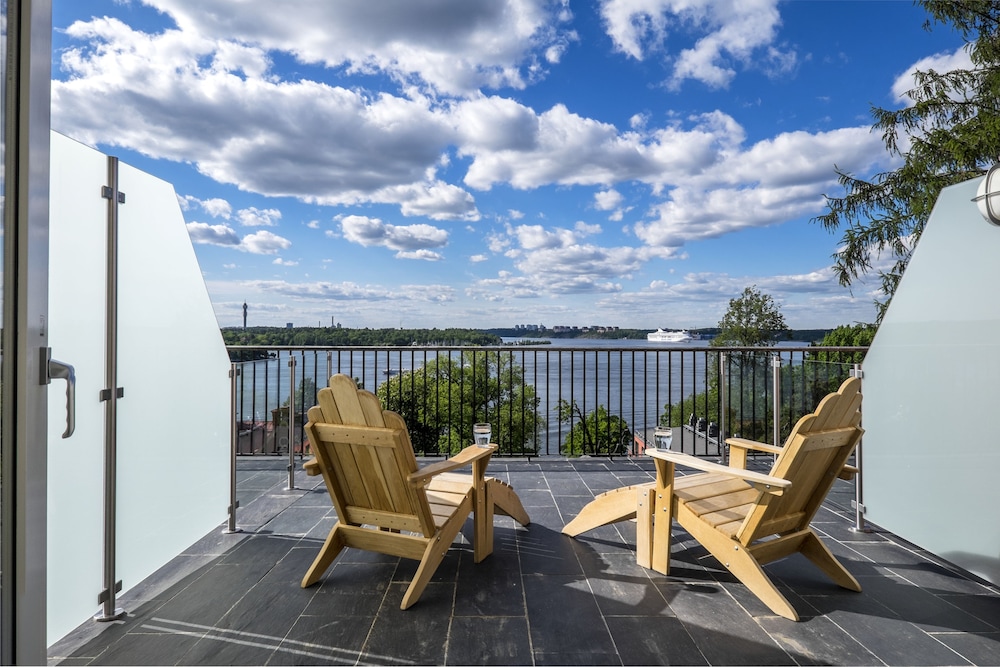 Suite with Seaview - Photo 4