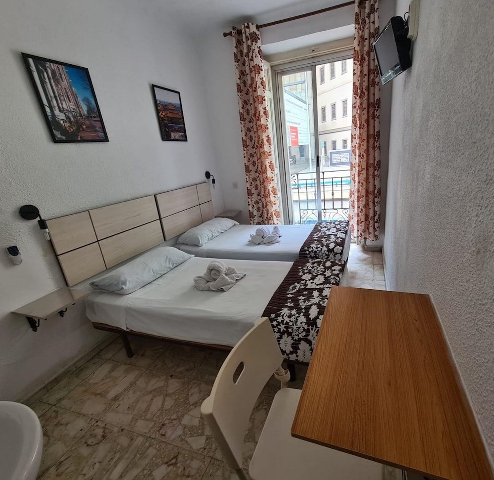Double or Twin Room, Shared Bathroom photo 3