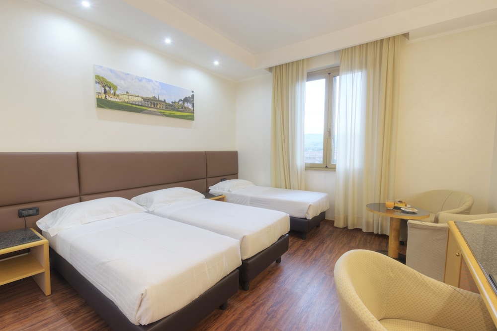 Standard Triple Room - Photo 1