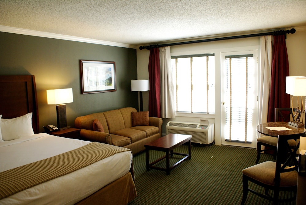 Suite, 1 King Bed, Balcony