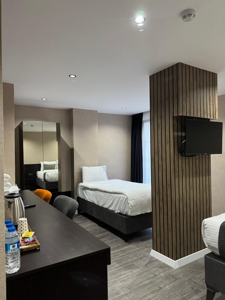 Luxury Triple Room, Courtyard View photo 1