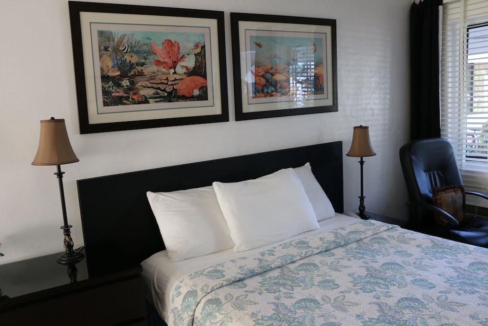 Standard Room, 1 Queen Bed