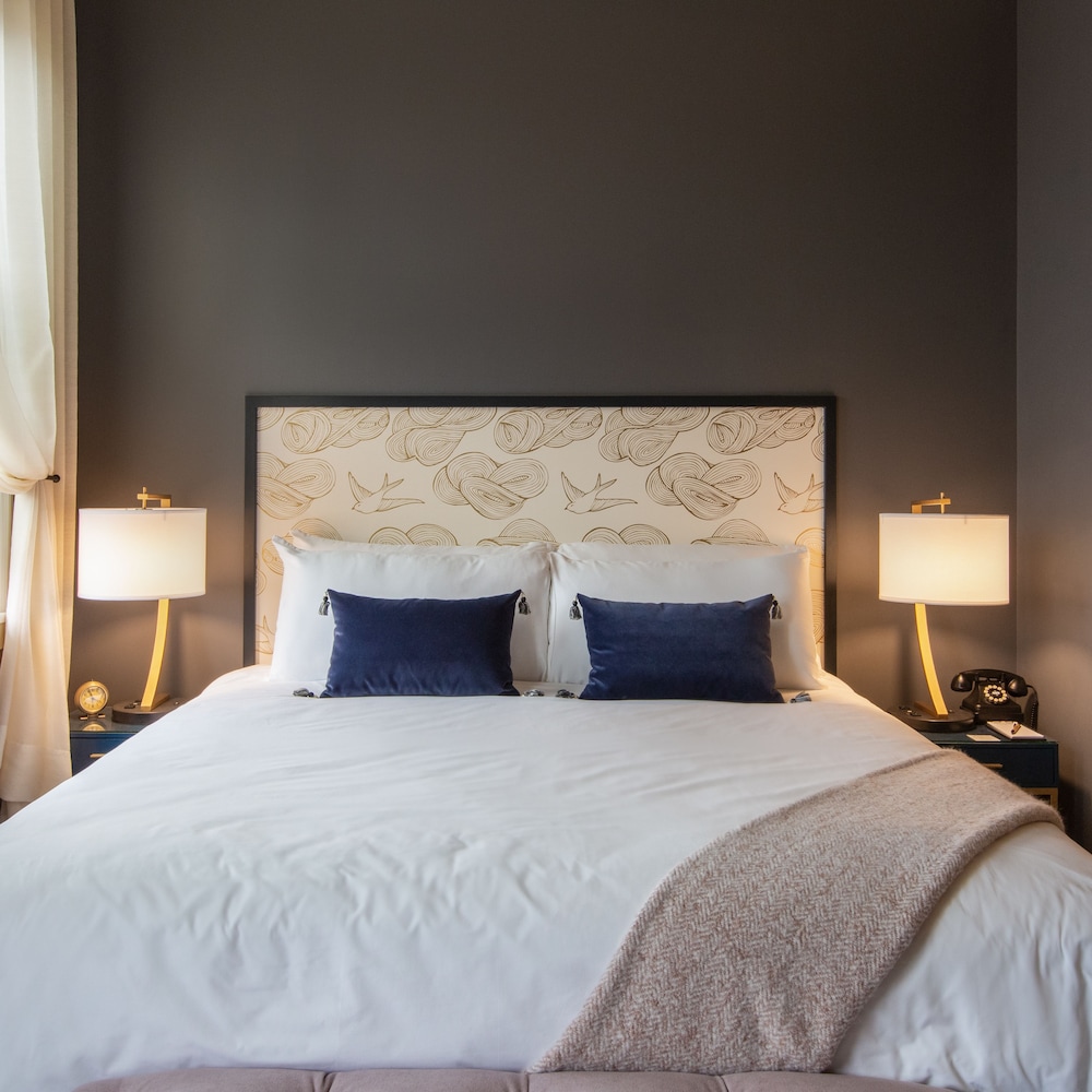 Luxury Studio, 1 King Bed with Sofa bed, Accessible