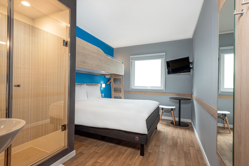 Standard Room, Multiple Beds - Photo 1