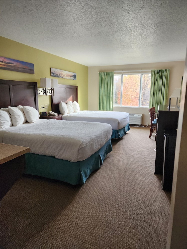 Family Room, Multiple Beds, Non Smoking, Microwave (Bunk 2 Bath) photo 1