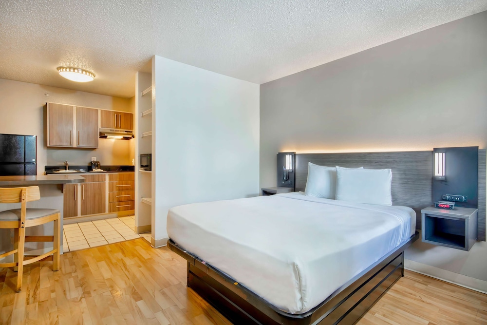 Standard Suite, 1 Queen Bed, Non Smoking