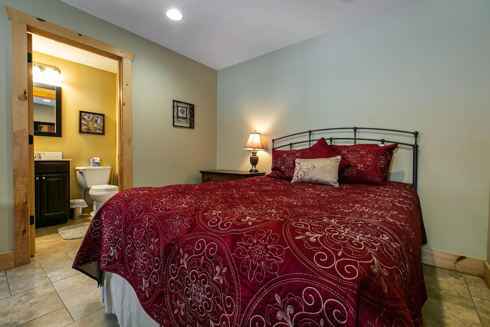 Cabin, Multiple Beds, Hot Tub photo 2