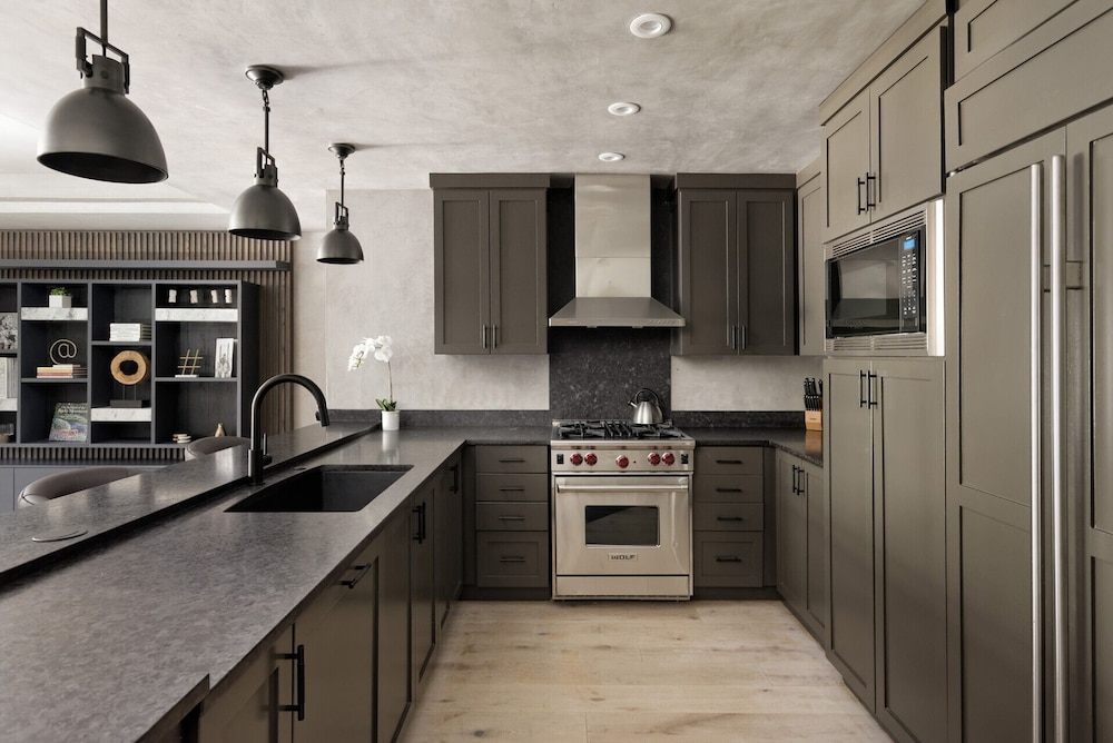 Room, 4 Bedrooms (Born Free Residence) - Photo 4