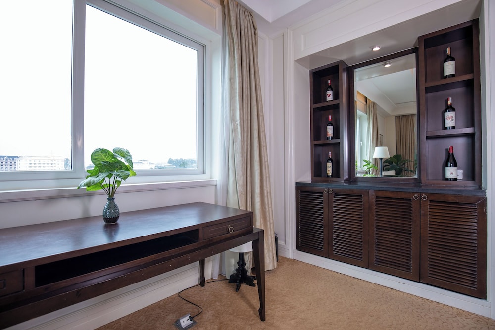 Executive Suite, 1 King Bed - Photo 8