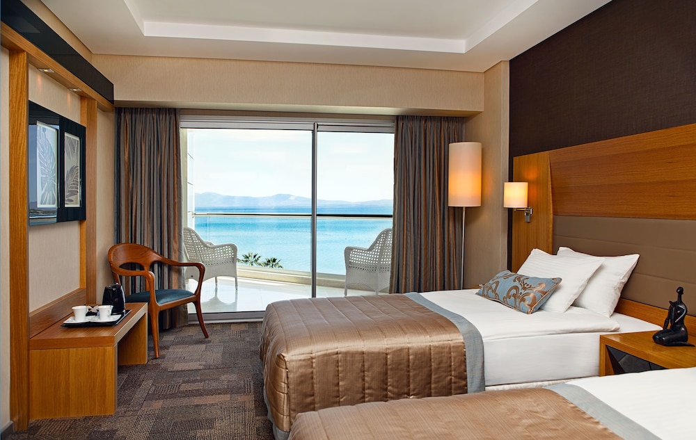 Standard Double or Twin Room, Sea View photo 3